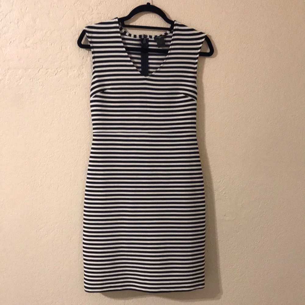 Ann Taylor black and white dress. Size 2P.